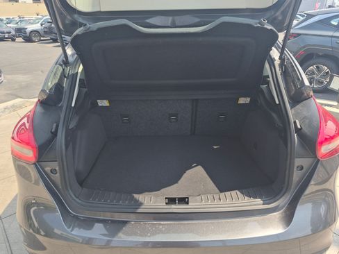 Used 2015 Ford Focus SE w/ SE Cold Weather Package FWD image 26