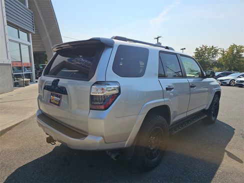 Used 2021 Toyota 4Runner Venture w/ Moonroof Package image 8