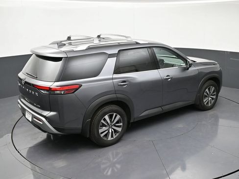 Used 2024 Nissan Pathfinder SL AWD/4WD image 20