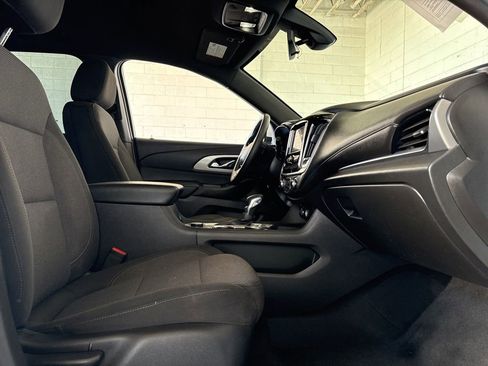 Used 2022 Chevrolet Traverse LT FWD image 16