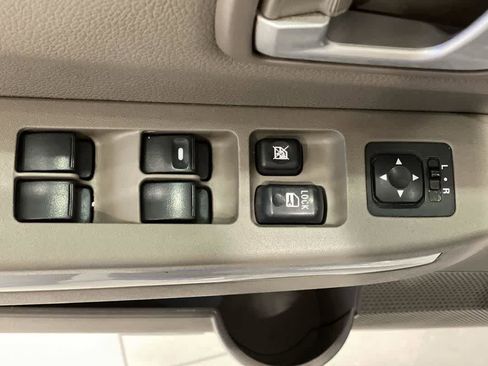 Used 2007 Mitsubishi Endeavor SE image 16