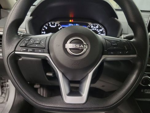 Used 2024 Nissan Altima 2.5 SV image 17