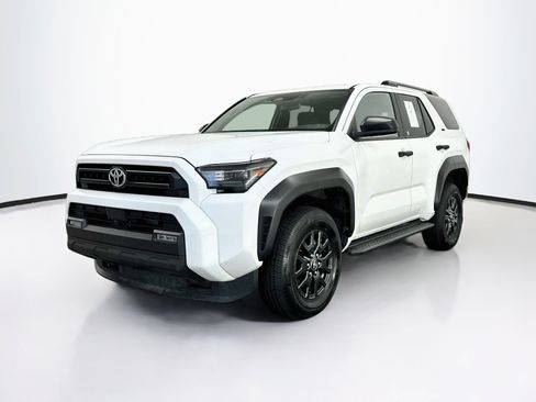 Used 2025 Toyota 4Runner SR5 AWD/4WD image 3