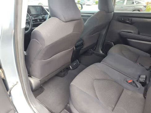 Used 2022 Toyota Highlander LE AWD/4WD image 15