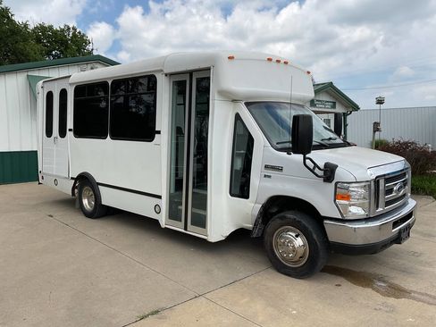 Used 2013 Ford E-350 and Econoline 350 Super Duty w/ Shuttle Bus Prep Pkg image 4