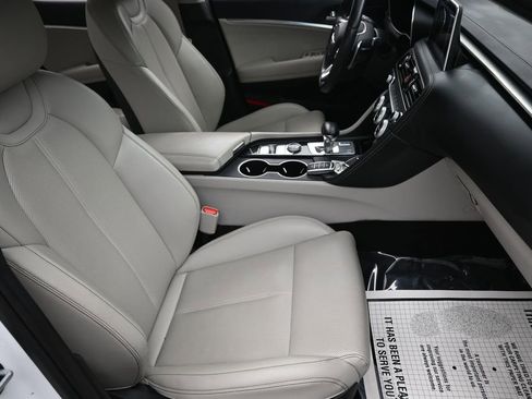 Used 2020 Genesis G70 2.0T AWD/4WD image 35