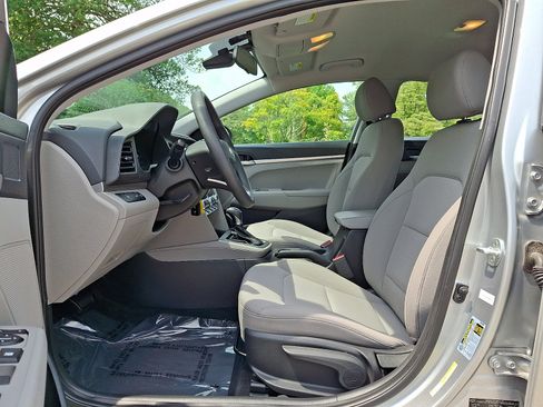 Used 2020 Hyundai Elantra SE FWD image 15