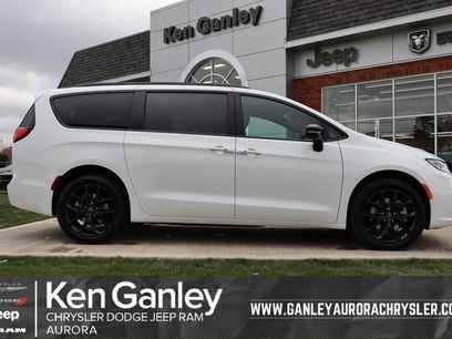 New 2026 Chrysler Pacifica Select