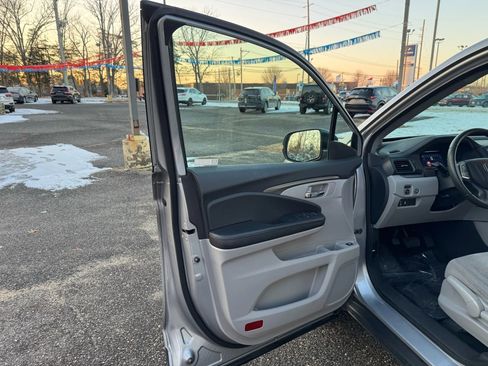 Used 2019 Honda Pilot LX image 10