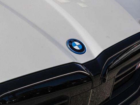 New 2025 BMW i5 M60 w/ Premium Package AWD/4WD image 9