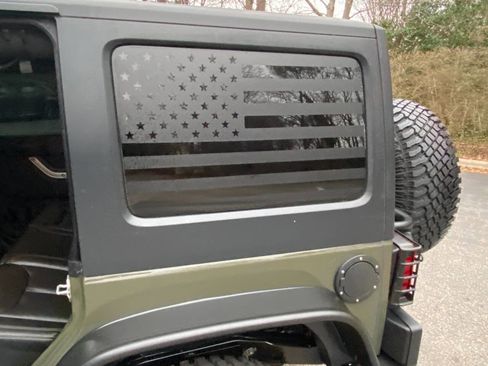 Used 2015 Jeep Wrangler Unlimited Rubicon w/ Connectivity Group image 38