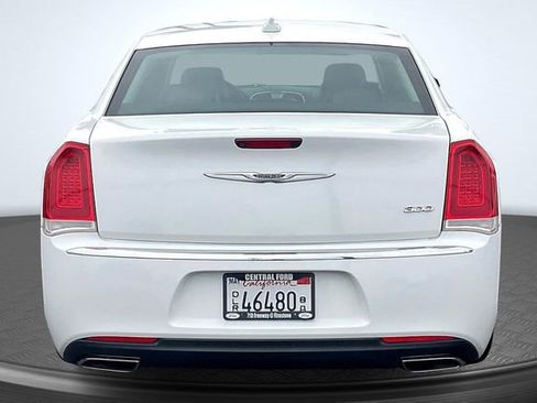 Used 2019 Chrysler 300 Limited image 4