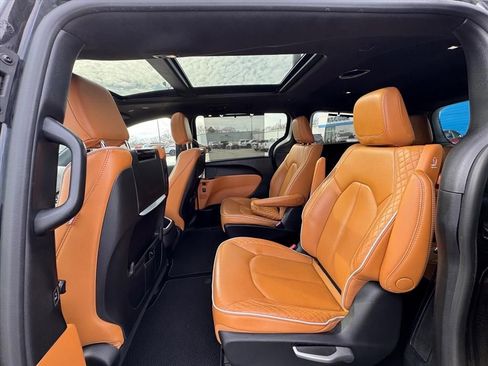 Used 2022 Chrysler Pacifica Pinnacle image 11