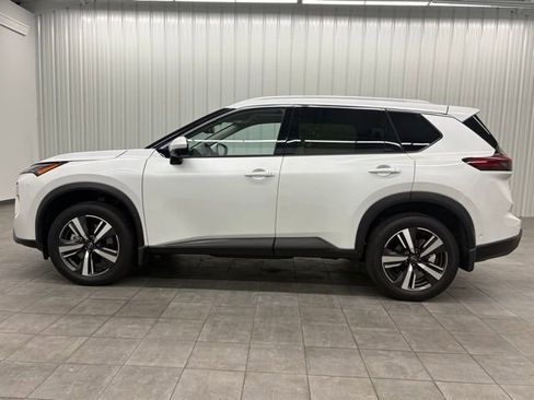 Used 2025 Nissan Rogue SL w/ Tech Package image 6