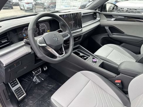 New 2026 Volkswagen Tiguan SE R-Line FWD image 14