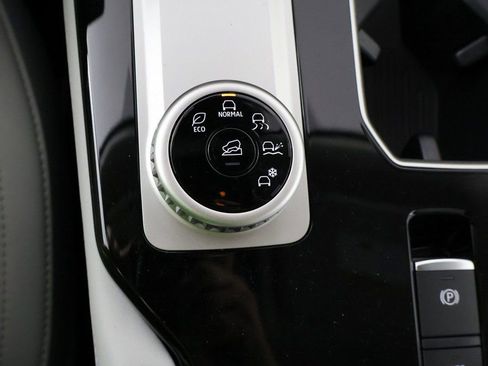 New 2025 Mitsubishi Outlander SE FWD image 56