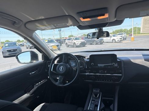 Used 2022 Nissan Pathfinder SV FWD image 11