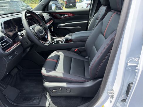 New 2026 Chevrolet Traverse RS w/ LPO, Floor Liner Package FWD image 9
