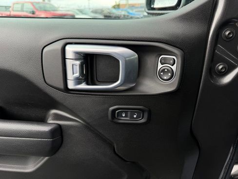 Used 2024 Jeep Gladiator Rubicon w/ Technology Group image 20