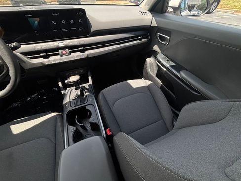 Used 2025 Kia K4 FWD image 35