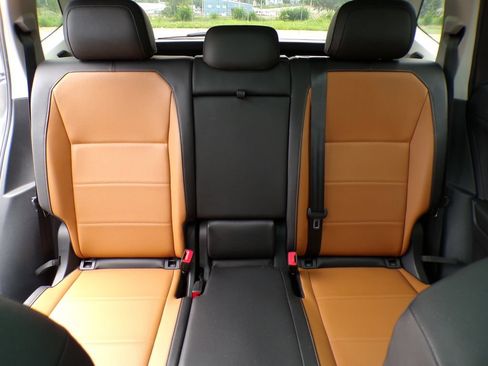 Used 2018 Volkswagen Tiguan SE w/ Panoramic Sunroof Package AWD/4WD image 20