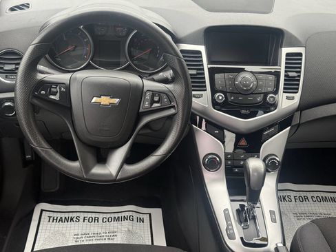 Used 2015 Chevrolet Cruze LT image 19