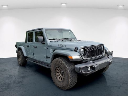 Used 2024 Jeep Gladiator Sport AWD/4WD image 11