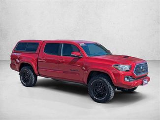 Used 2017 Toyota Tacoma TRD Sport w/ Tow Package (A/T) AWD/4WD video 3