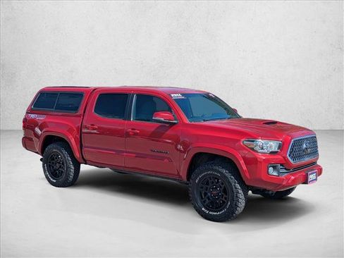 Used 2017 Toyota Tacoma TRD Sport w/ Tow Package (A/T) AWD/4WD image 3