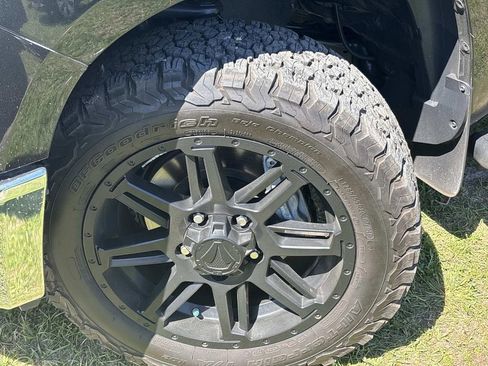 Used 2018 Toyota Tundra SR5 w/ SR5 Upgrade Package image 6