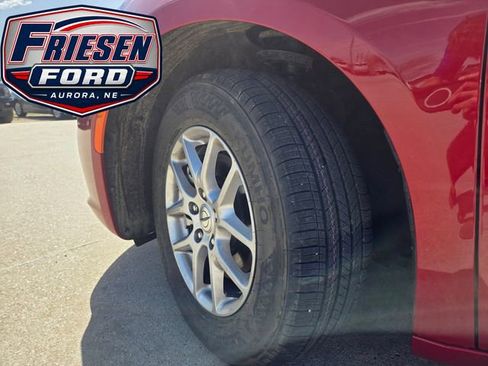 Used 2025 Chrysler Pacifica Select FWD image 9