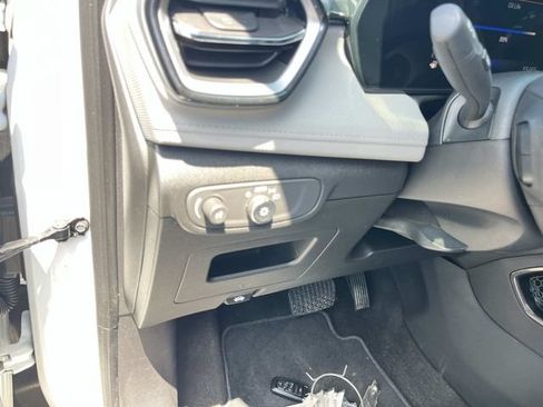 Used 2024 Chevrolet TrailBlazer LT FWD image 32