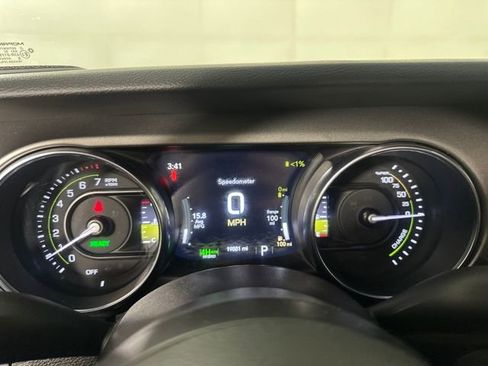 Used 2023 Jeep Wrangler Unlimited w/ Cold Weather Group image 17