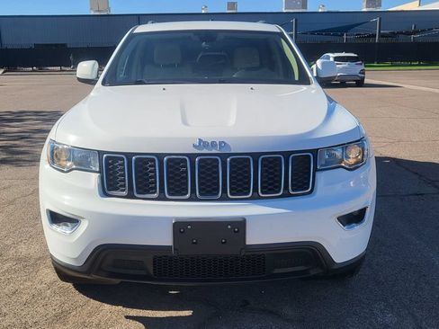 Used 2018 Jeep Grand Cherokee Laredo AWD/4WD image 3