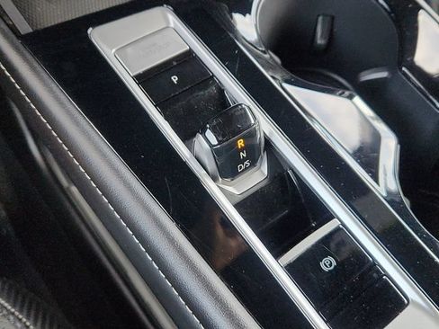 Used 2024 Volkswagen Atlas Cross Sport SE FWD image 43