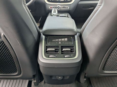 Used 2022 Volvo XC60 B5 Inscription w/ Advanced Package image 18