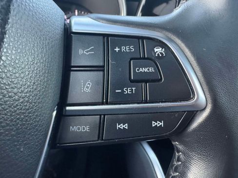 Used 2021 Toyota Highlander XLE image 39