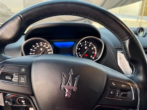 Used 2017 Maserati Levante S image 11