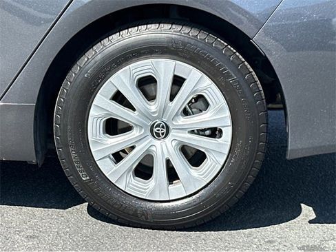 Used 2022 Toyota Prius L Eco image 38