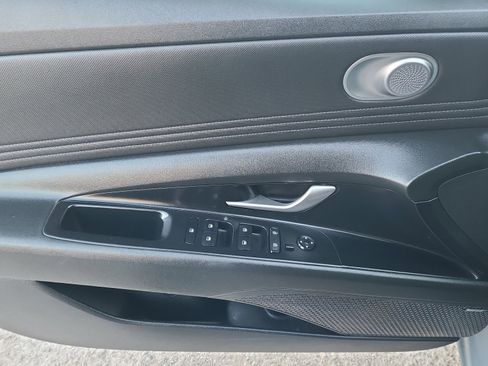 Used 2021 Hyundai Elantra SEL w/ Convenience + Premium Package image 14