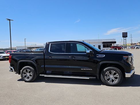 New 2026 GMC Sierra 1500 SLE image 6