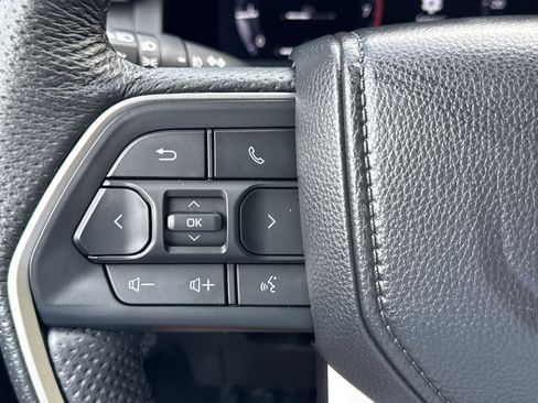 Used 2025 Toyota Tacoma TRD Sport AWD/4WD image 20