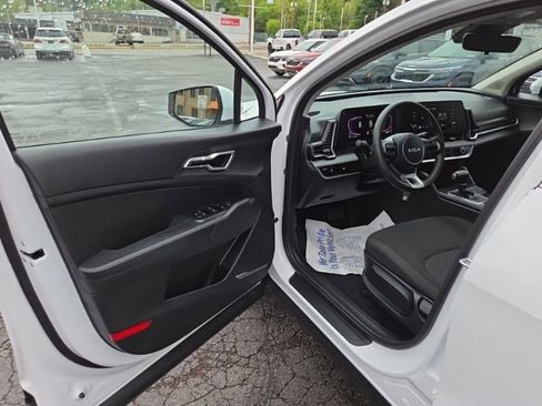 Used 2025 Kia Sportage LX AWD/4WD image 25