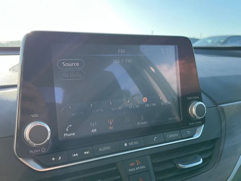 Used 2025 Nissan Altima 2.5 SV FWD image 17