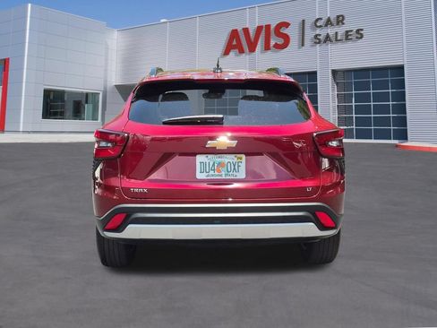 Used 2025 Chevrolet Trax LT w/ LT Convenience Package FWD image 7