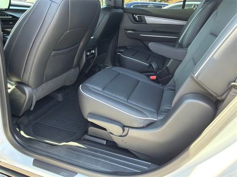 Used 2025 Buick Enclave Sport Touring image 21