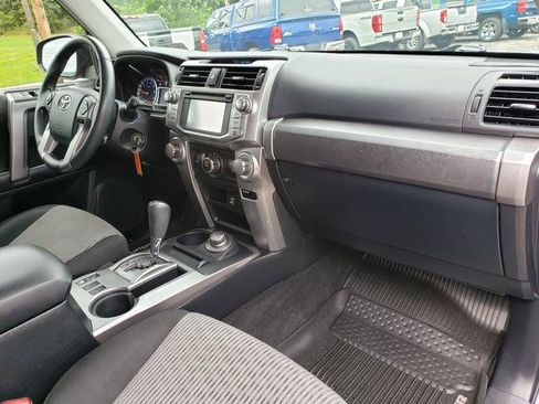 Used 2017 Toyota 4Runner SR5 AWD/4WD image 19
