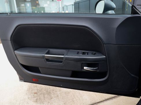 Used 2013 Dodge Challenger SXT RWD image 38