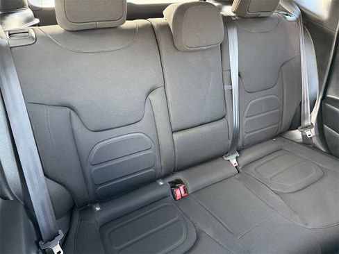 Used 2022 Jeep Renegade Latitude w/ Convenience Group image 16