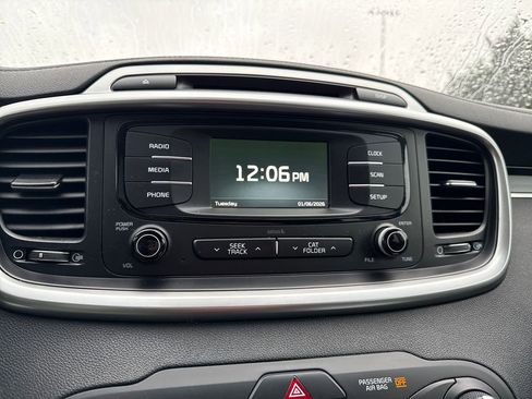 Used 2016 Kia Sorento LX image 24